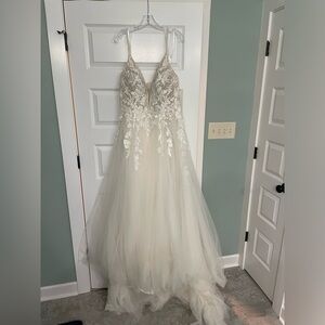 Wedding dress NWT. Never worn. Size 24